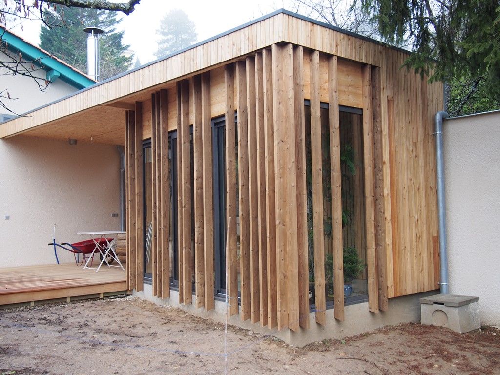 Réalisation d'un atelier et d'une terrasse en bois dans les Monts d'Or (Rhône)