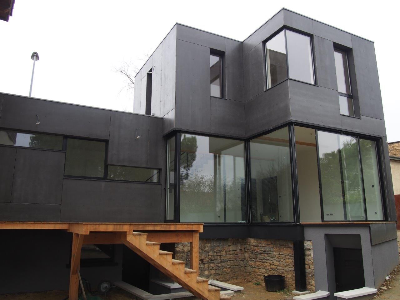 Maison moderne en ossature bois et Viroc noir