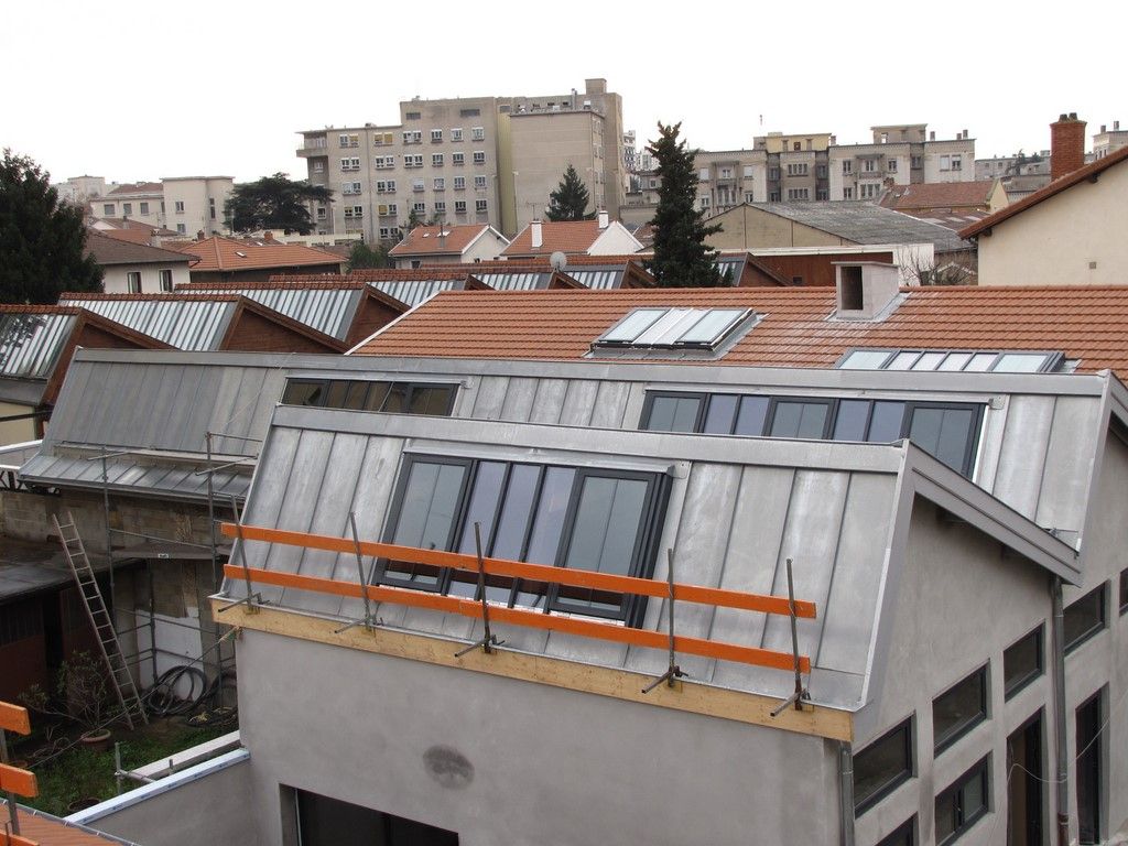 Couverture en zinc sur toiture shed à Lyon 8